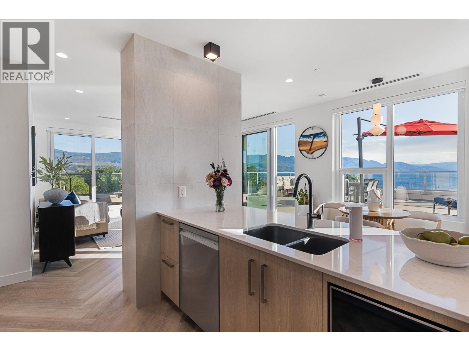 707 3340 Lakeshore Road, Kelowna