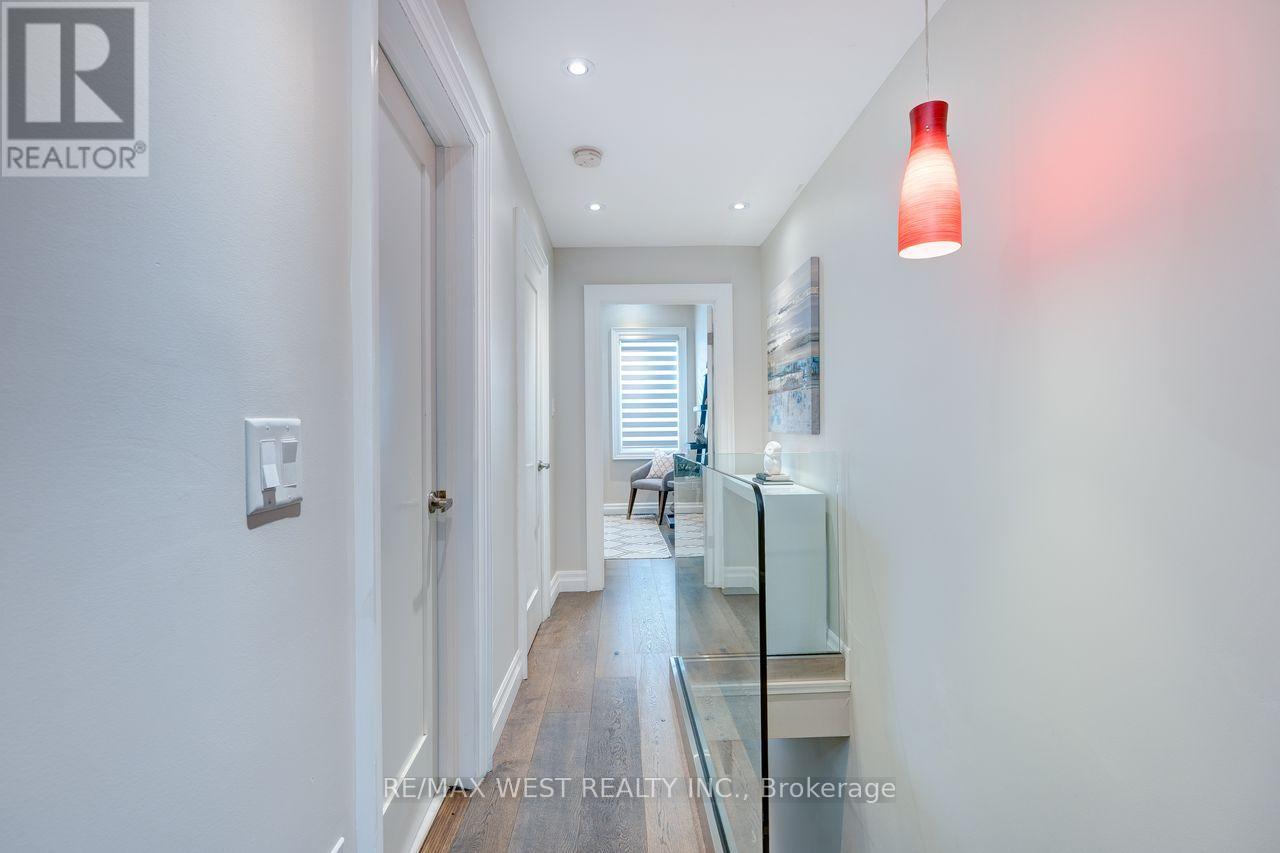 413 LESLIE STREET - 10