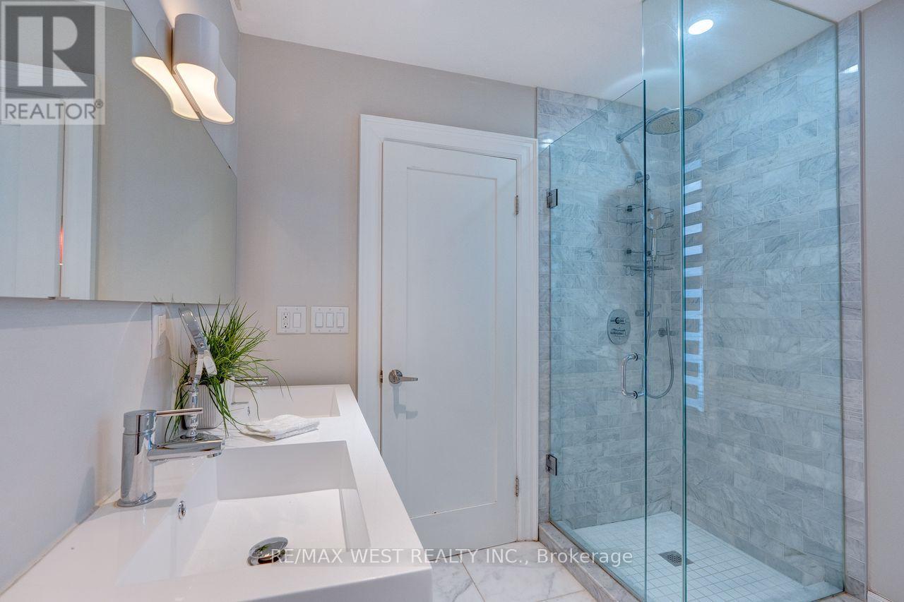 413 LESLIE STREET - 14
