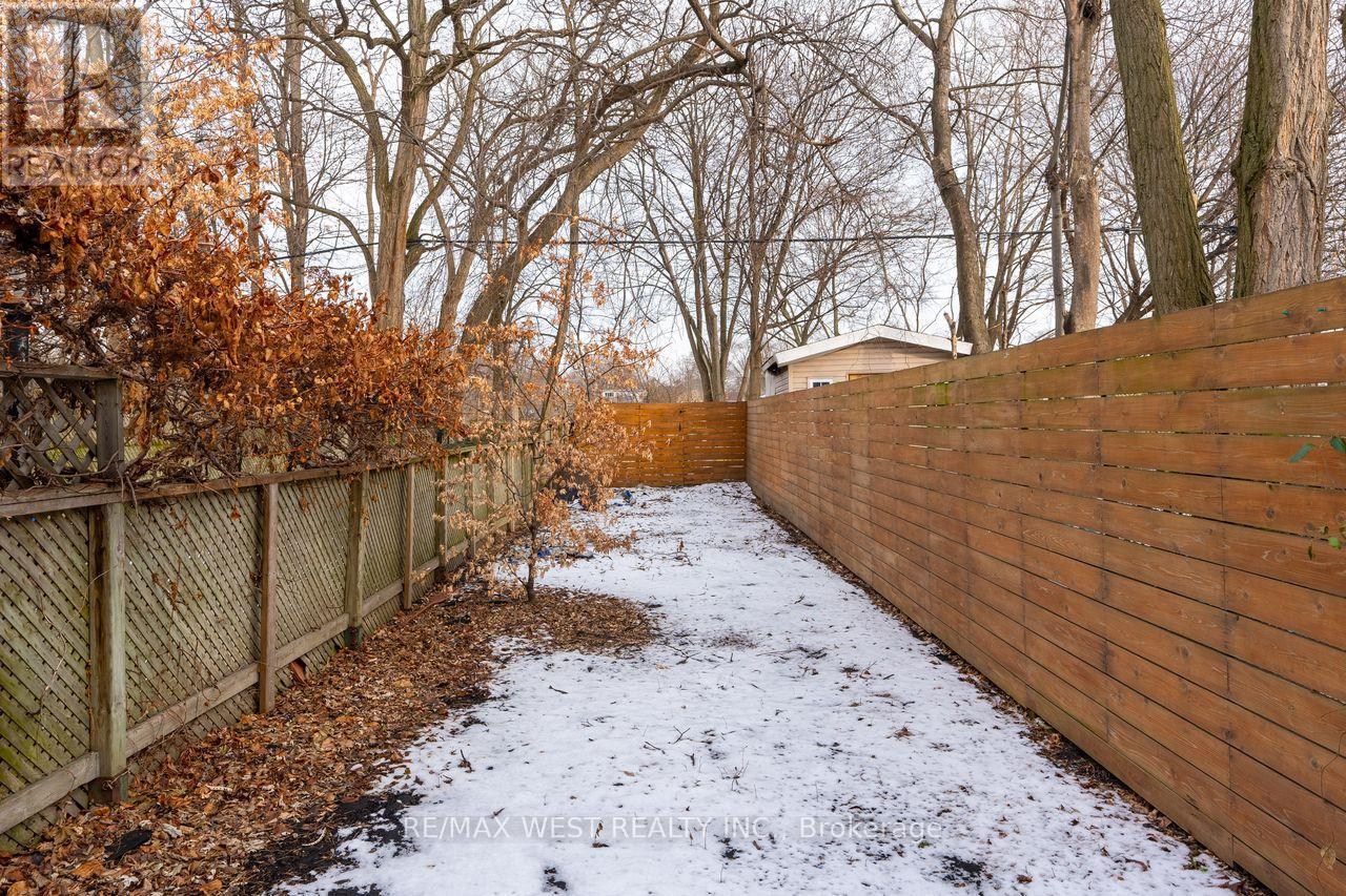 413 LESLIE STREET - 17