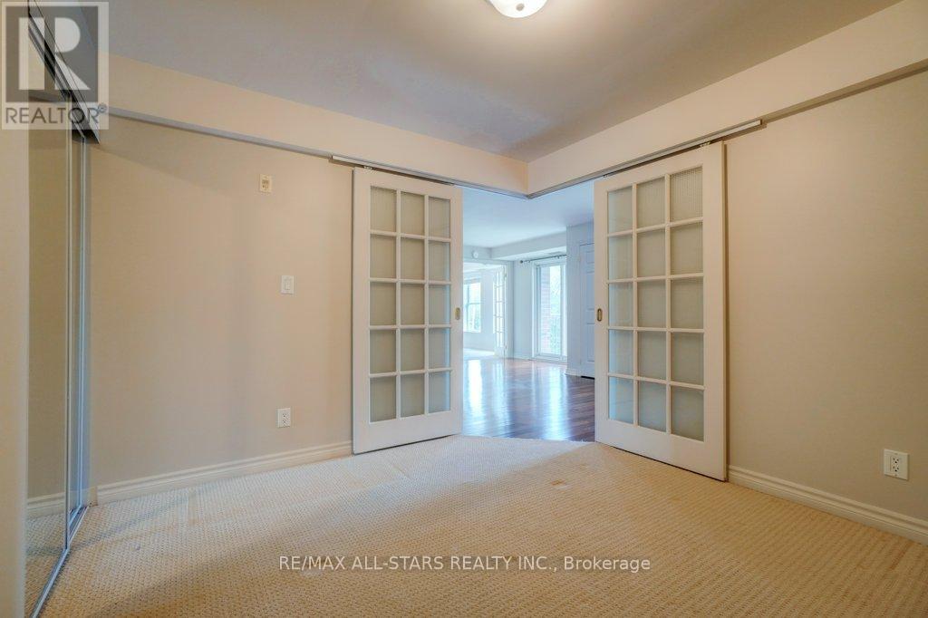 #214 22 JAMES HILL COURT - 23