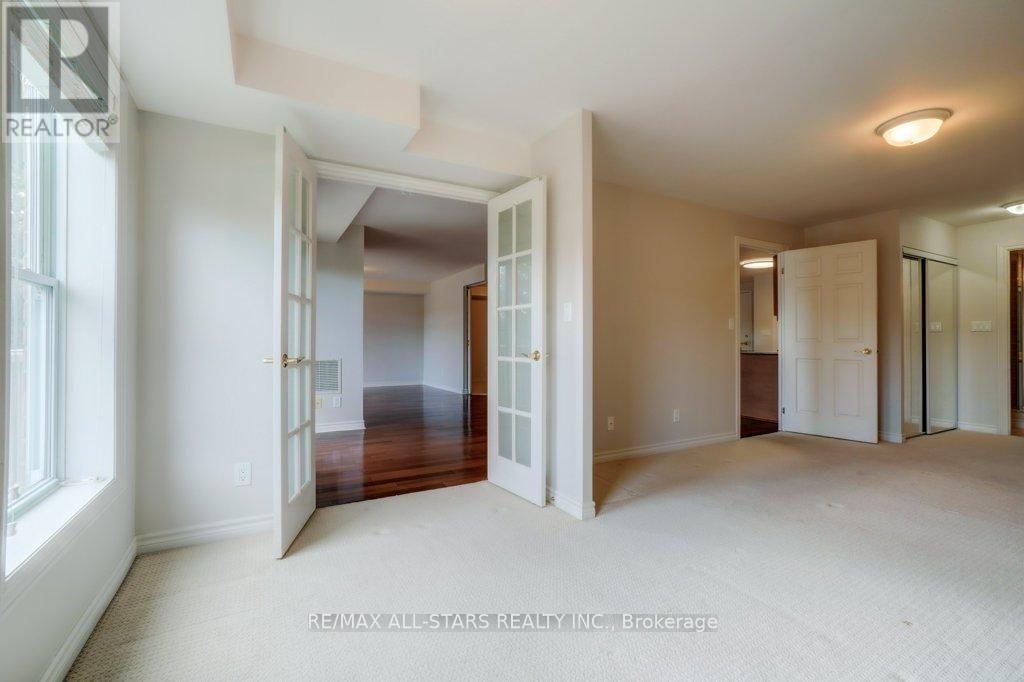 #214 22 JAMES HILL COURT - 27