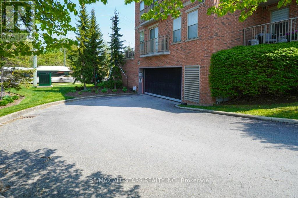 #214 22 JAMES HILL COURT - 44