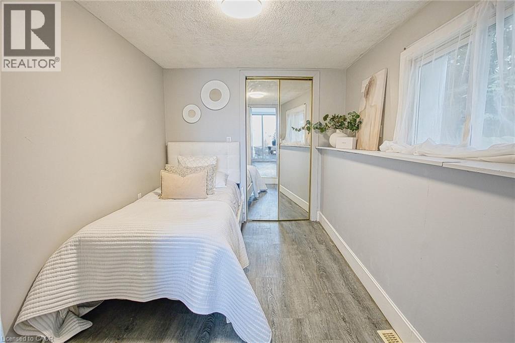 68 RIVERSIDE Drive - 22