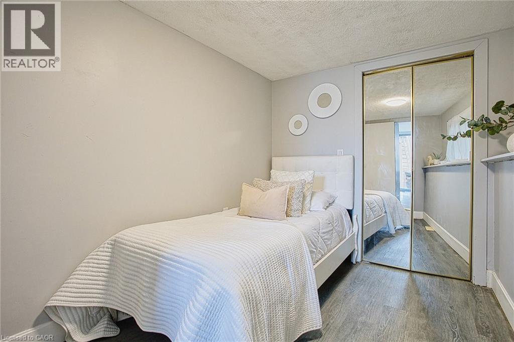 68 RIVERSIDE Drive - 23