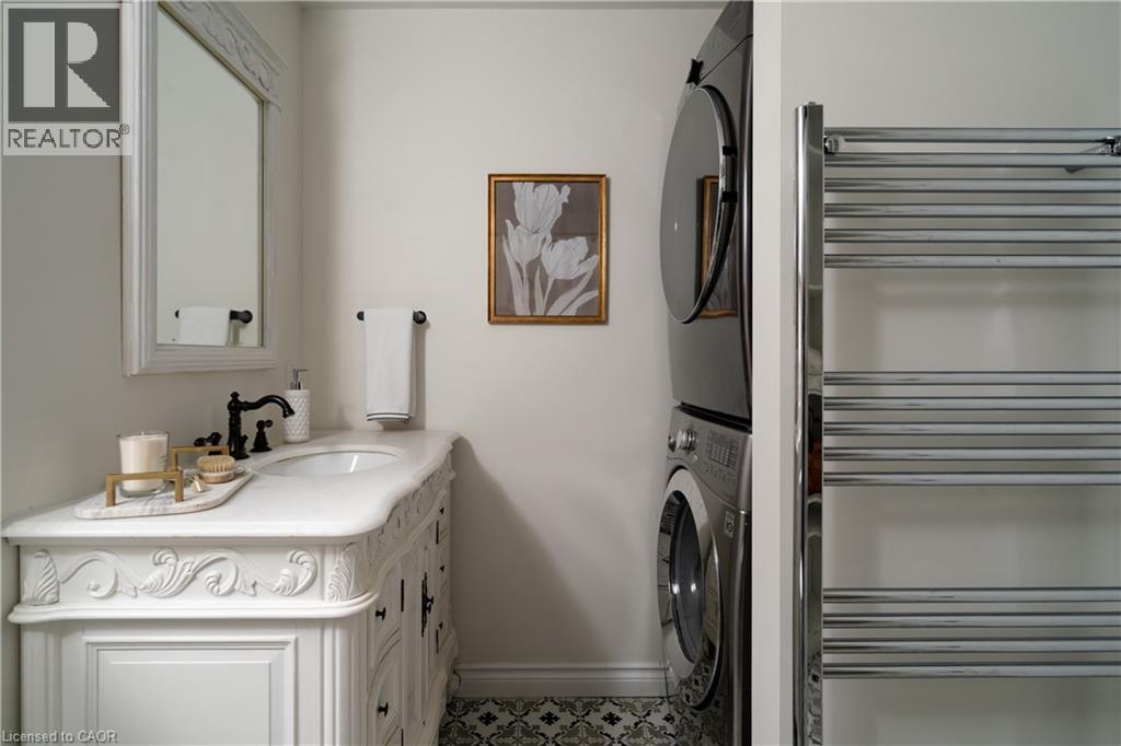 44 ST CLAIR Avenue - 31