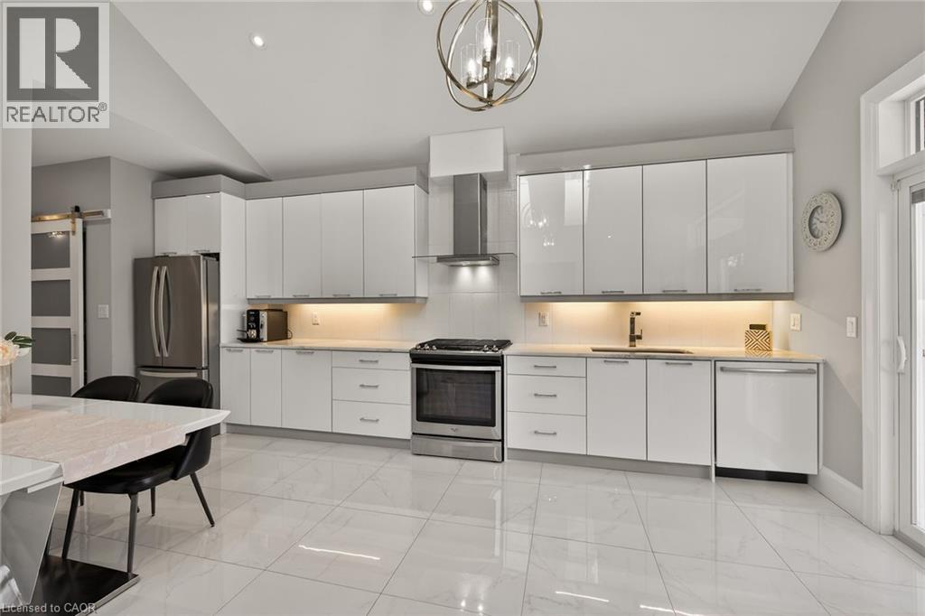 747 VERNON Place - 38