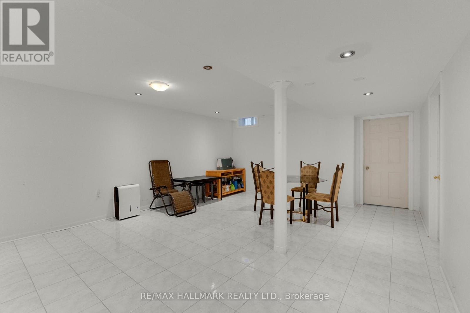 3310 GREENBELT CRESCENT - 32