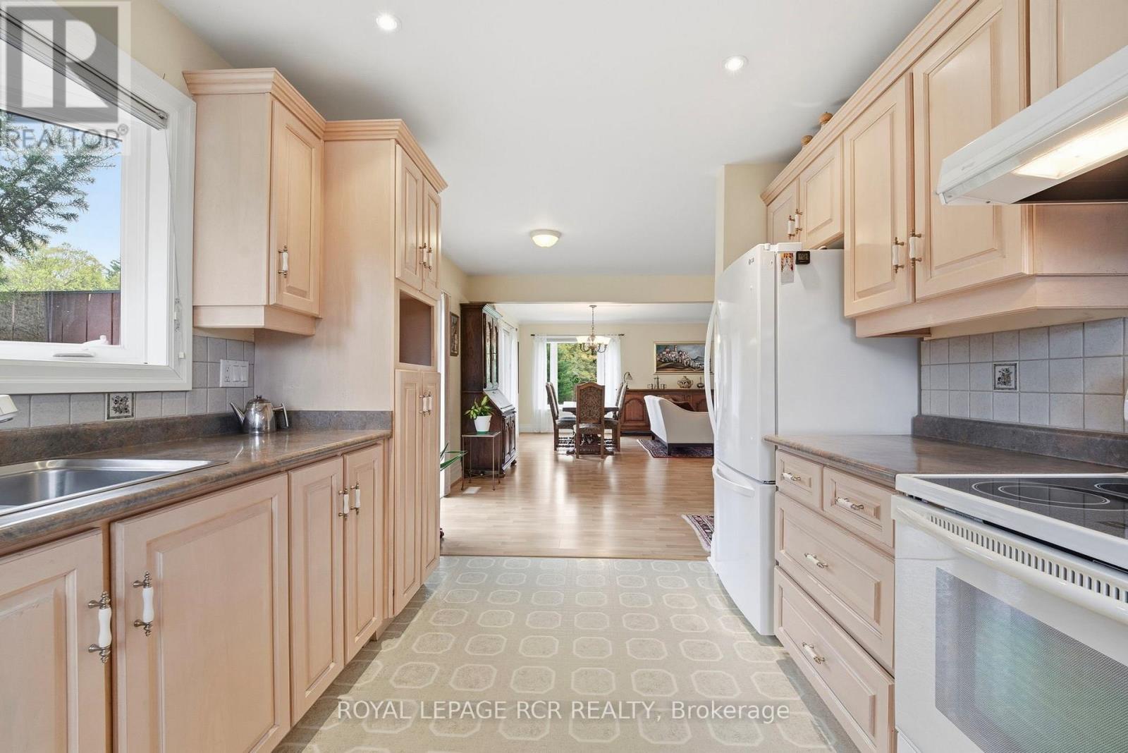 #1 28 REDDINGTON DRIVE - 11