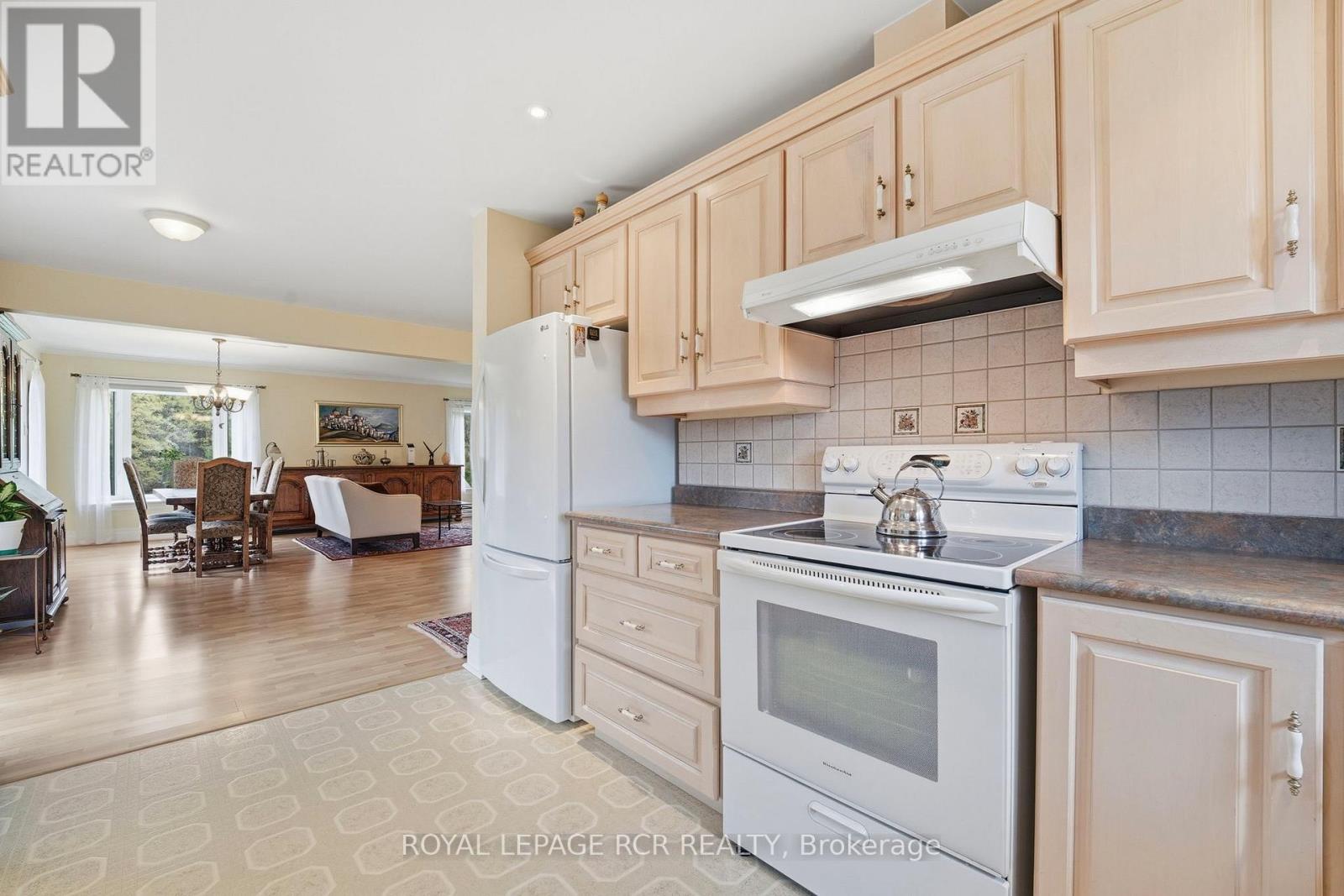 #1 28 REDDINGTON DRIVE - 12