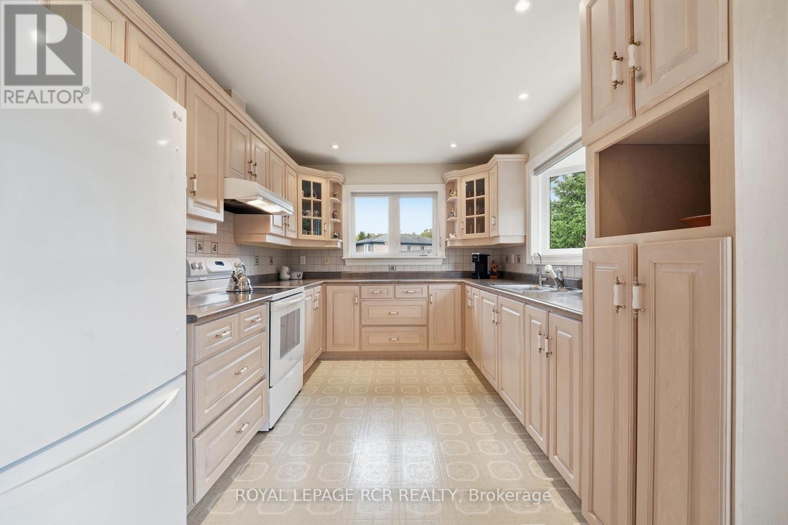 #1 28 REDDINGTON DRIVE - 13
