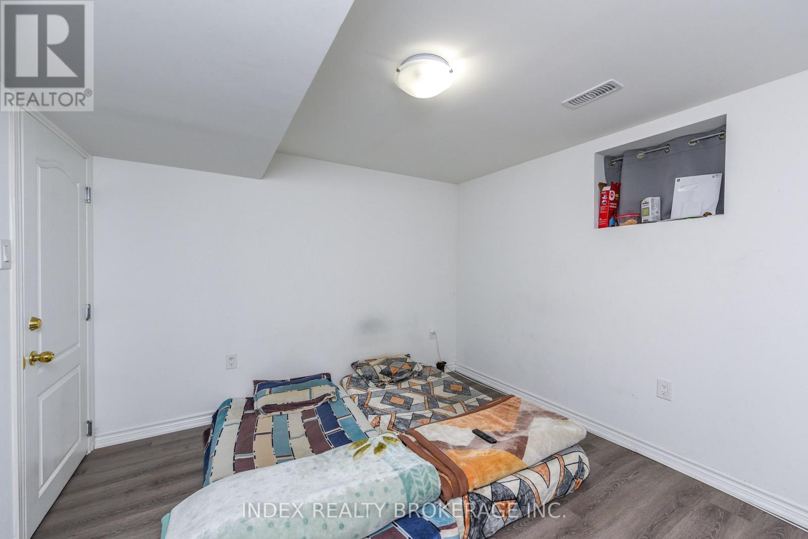 54 DWELLERS ROAD - 37