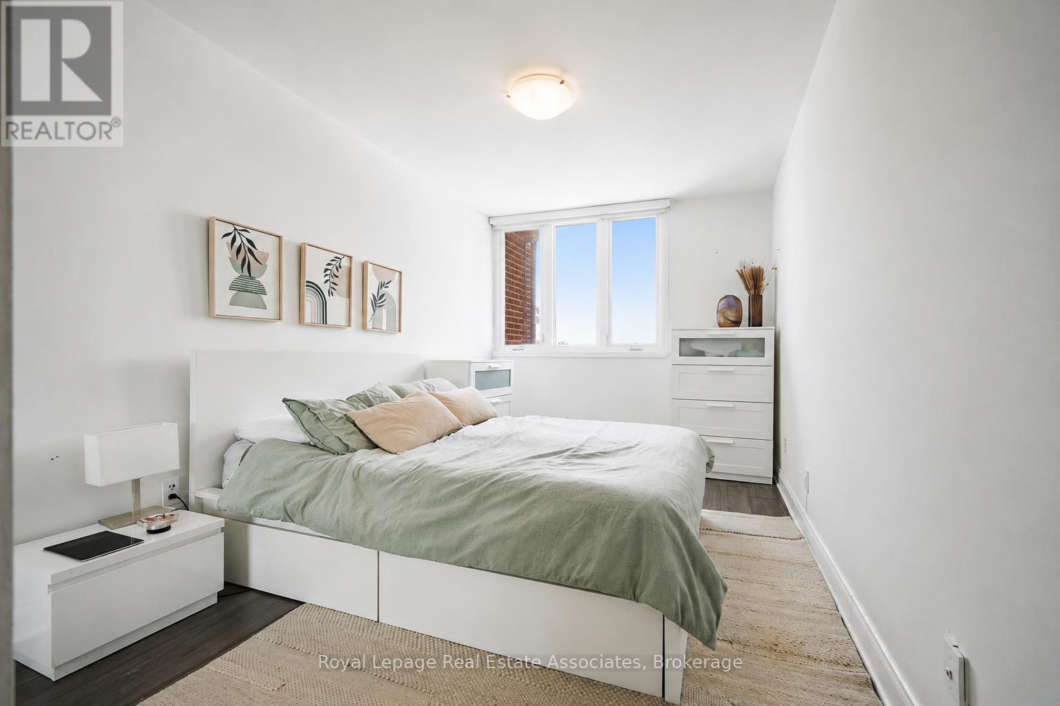 #17 1230 GRIPSHOLM ROAD - 16