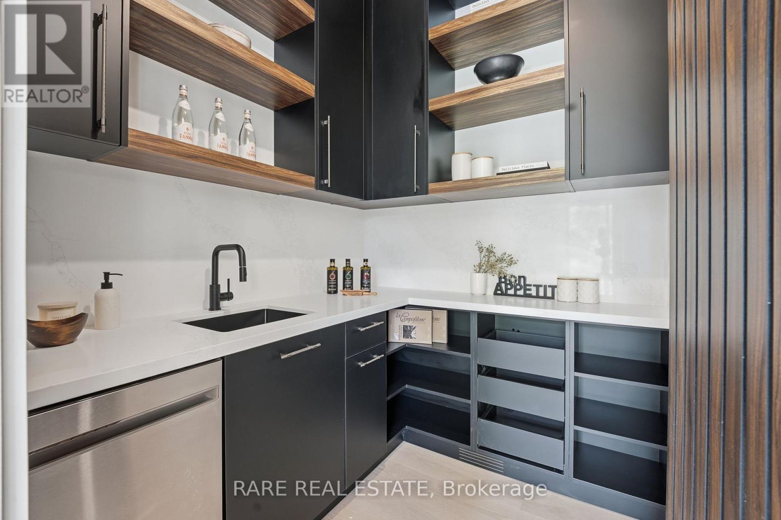 26 HAMPSHIRE HEIGHTS - 18