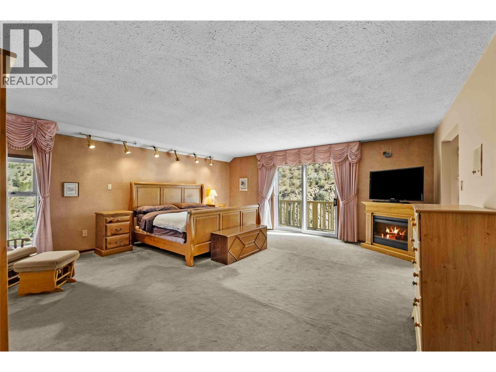 8609 Highway 8 - 17