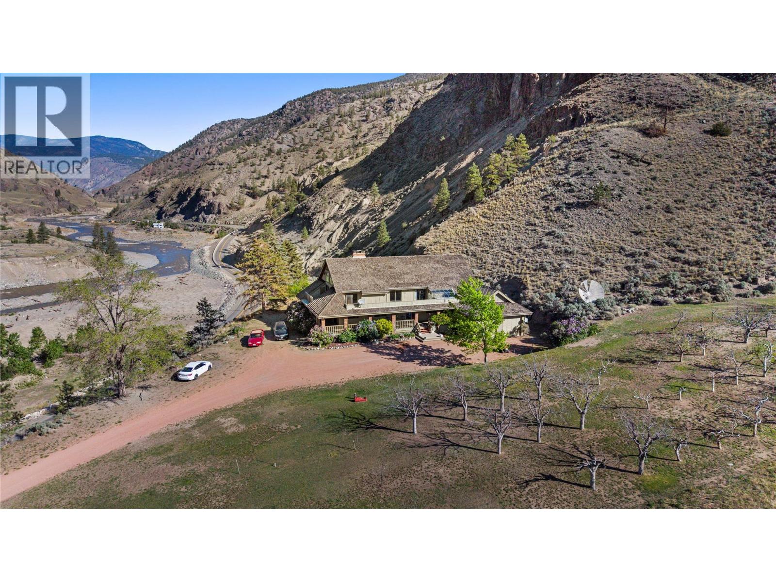 8609 Highway 8 - 25