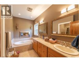 Full bathroom - 3210 / 3208 Cory Road, Keremeos, BC V0H1N0 Photo 7