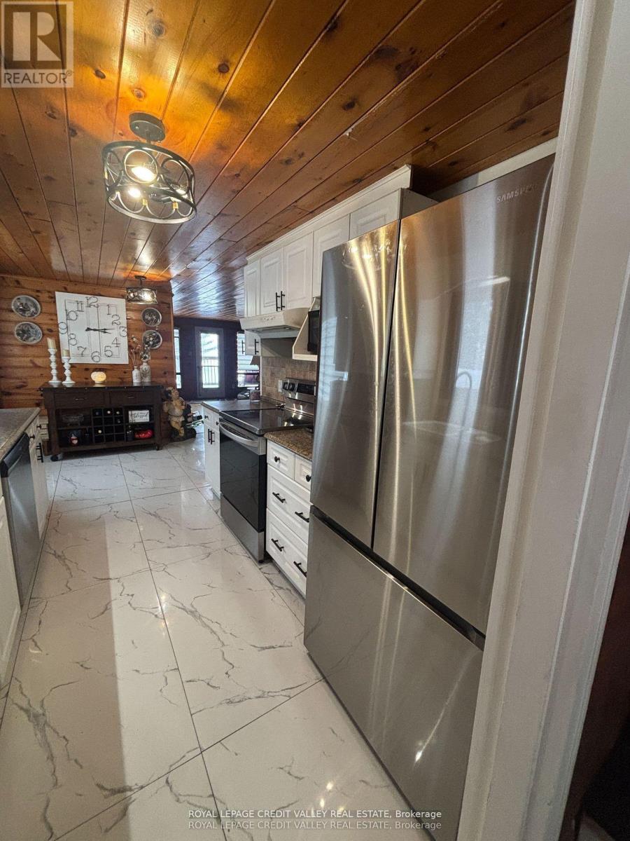992 SOUTH BAPTISTE LAKE ROAD - 15