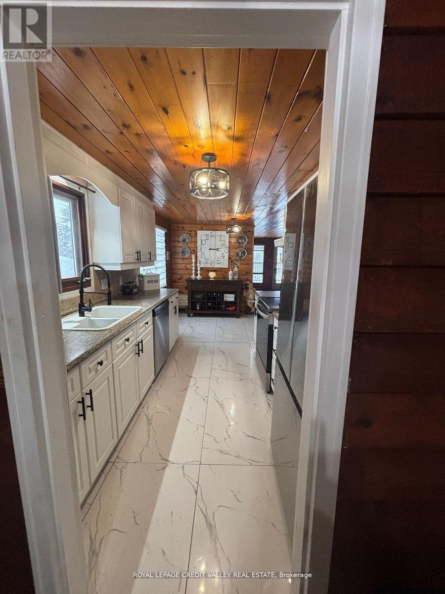 992 SOUTH BAPTISTE LAKE ROAD - 7