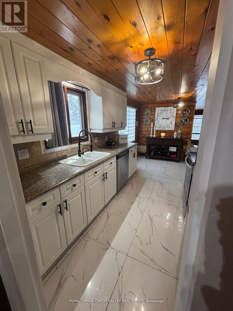 992 SOUTH BAPTISTE LAKE ROAD - 8