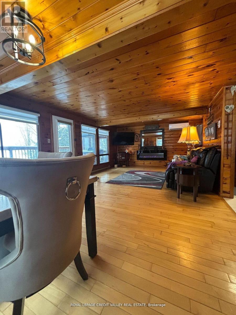 992 SOUTH BAPTISTE LAKE ROAD - 9