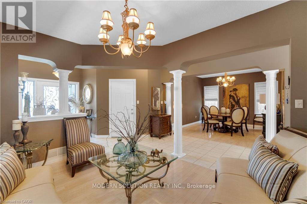 115 ERIKA CRESCENT - 12