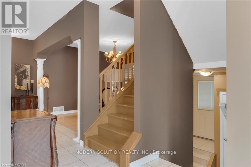 115 ERIKA CRESCENT - 24