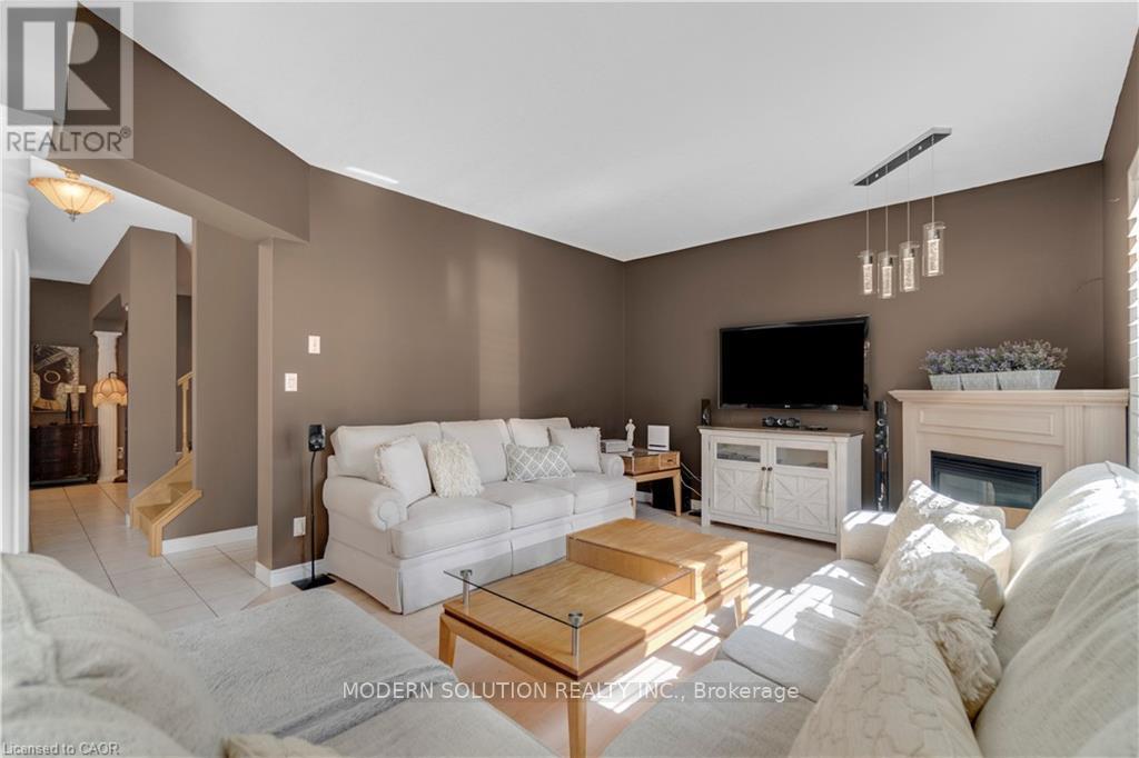 115 ERIKA CRESCENT - 25