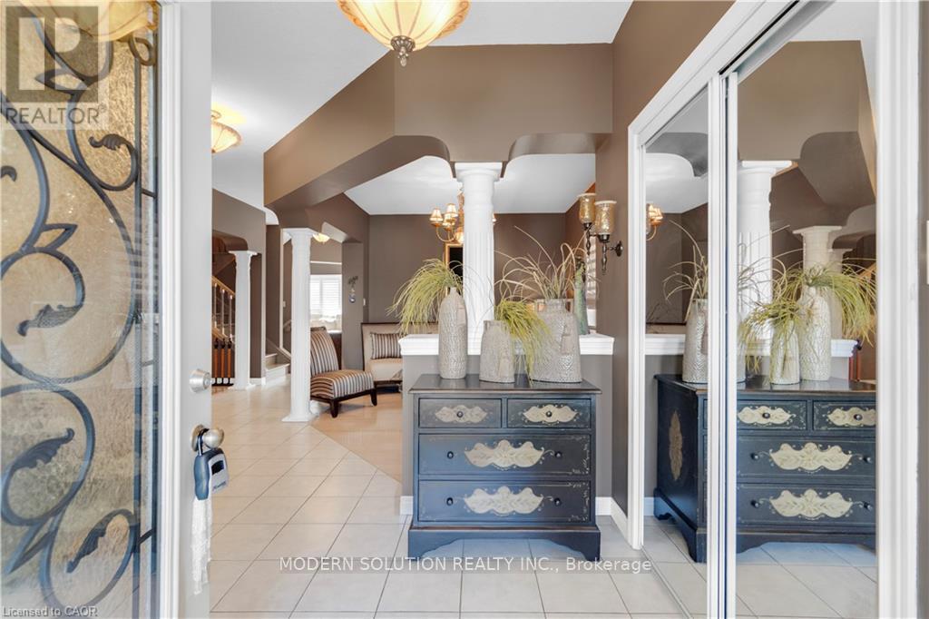 115 ERIKA CRESCENT - 7