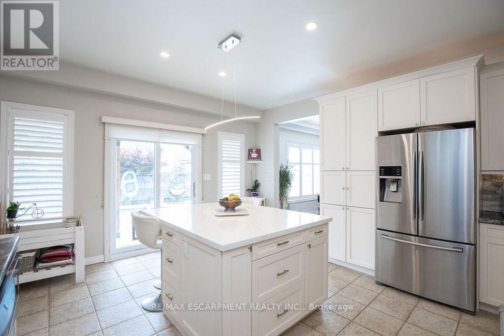 15 MEADOWBANK DRIVE - 19