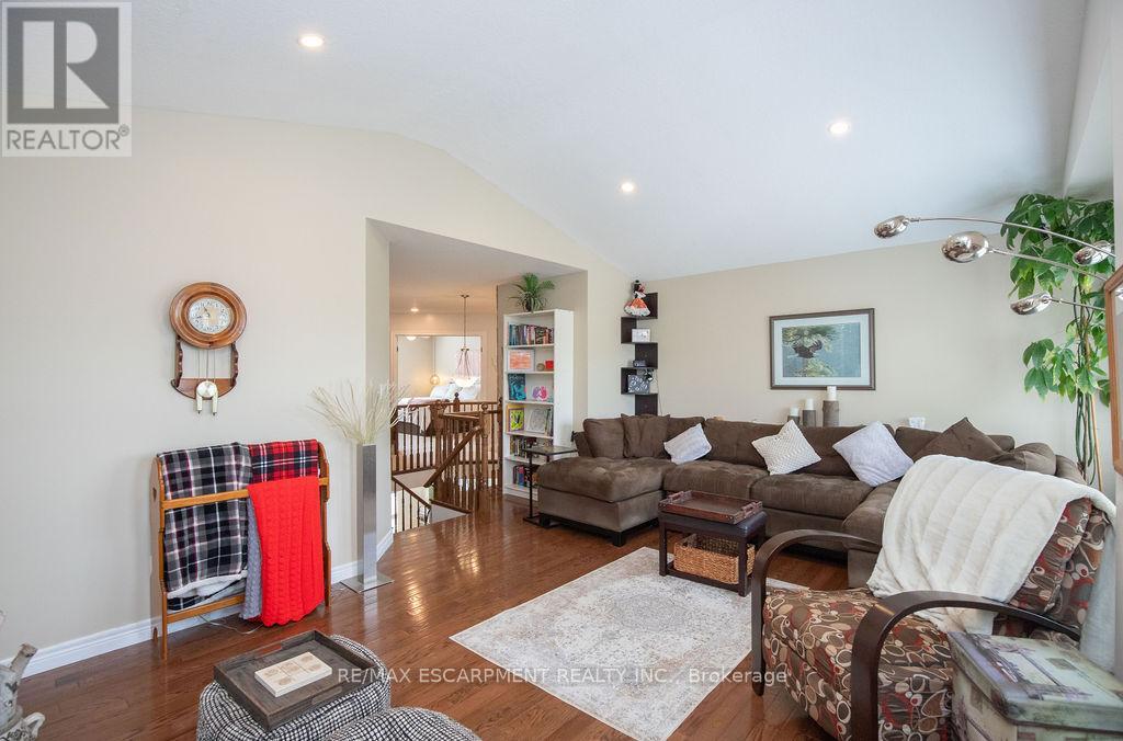 15 MEADOWBANK DRIVE - 26