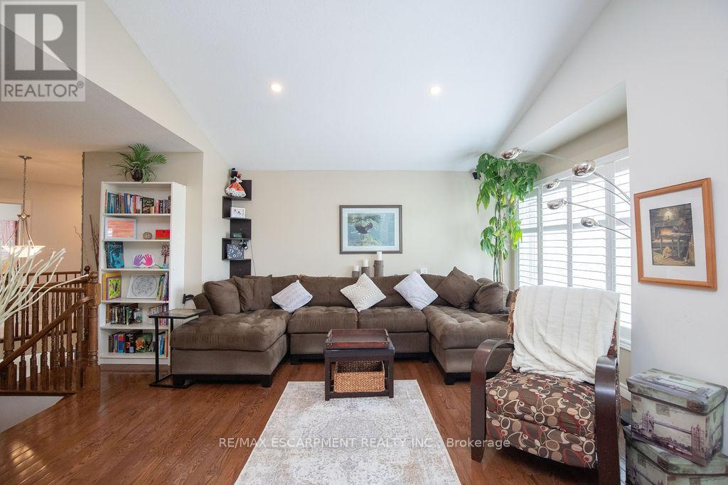 15 MEADOWBANK DRIVE - 28