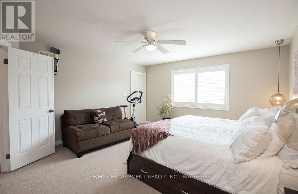 15 MEADOWBANK DRIVE - 36