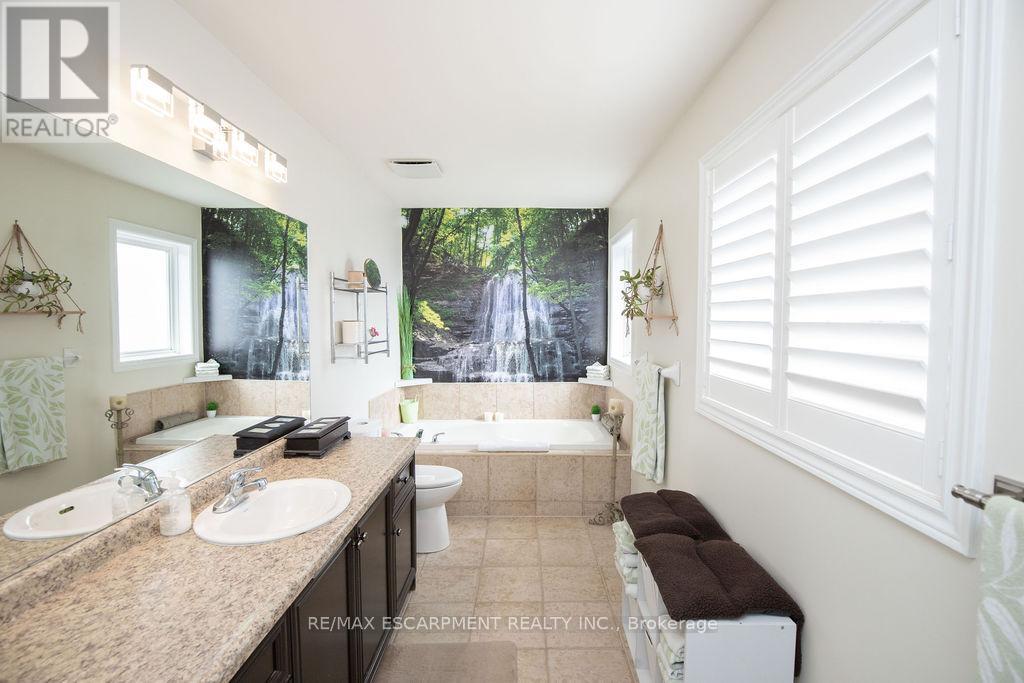 15 MEADOWBANK DRIVE - 38
