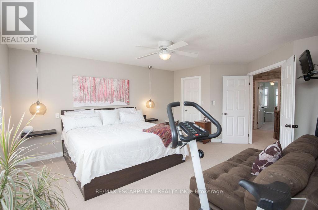 15 MEADOWBANK DRIVE - 40