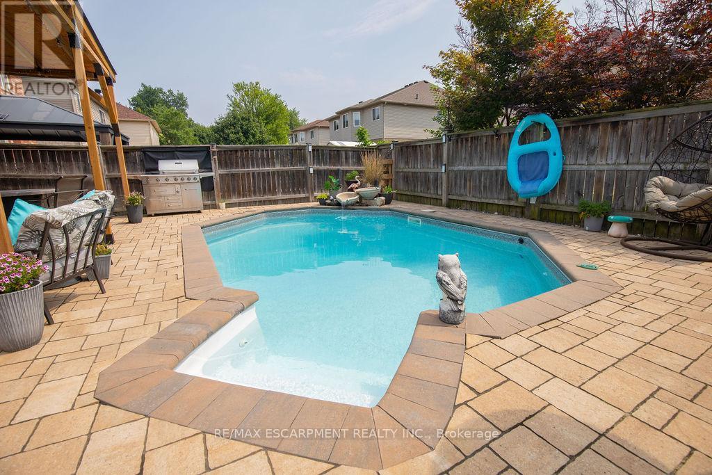 15 MEADOWBANK DRIVE - 6