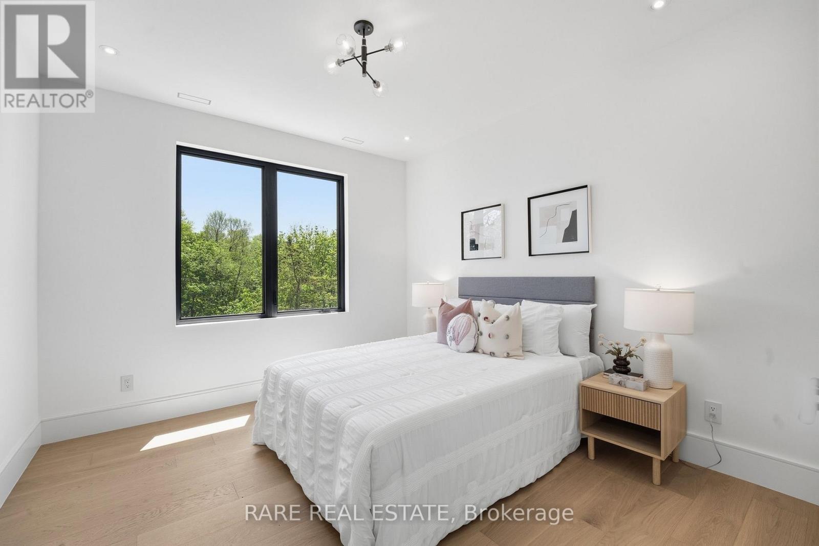 26 HAMPSHIRE HEIGHTS - 34