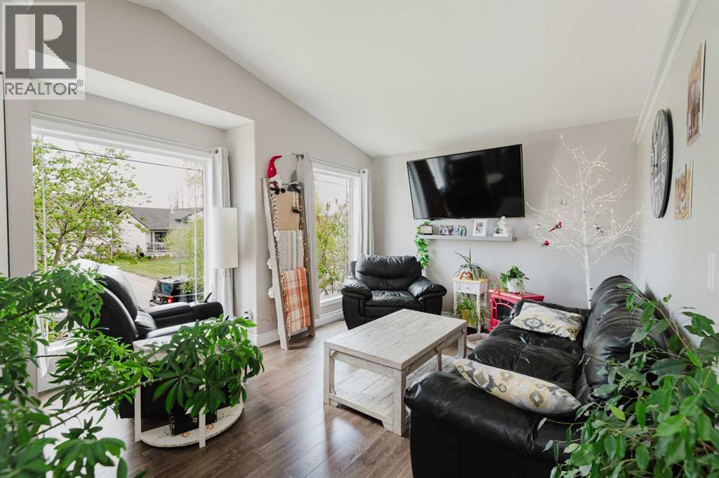 7326 104A Street SW - 4