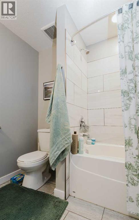 7326 104A Street SW - 20