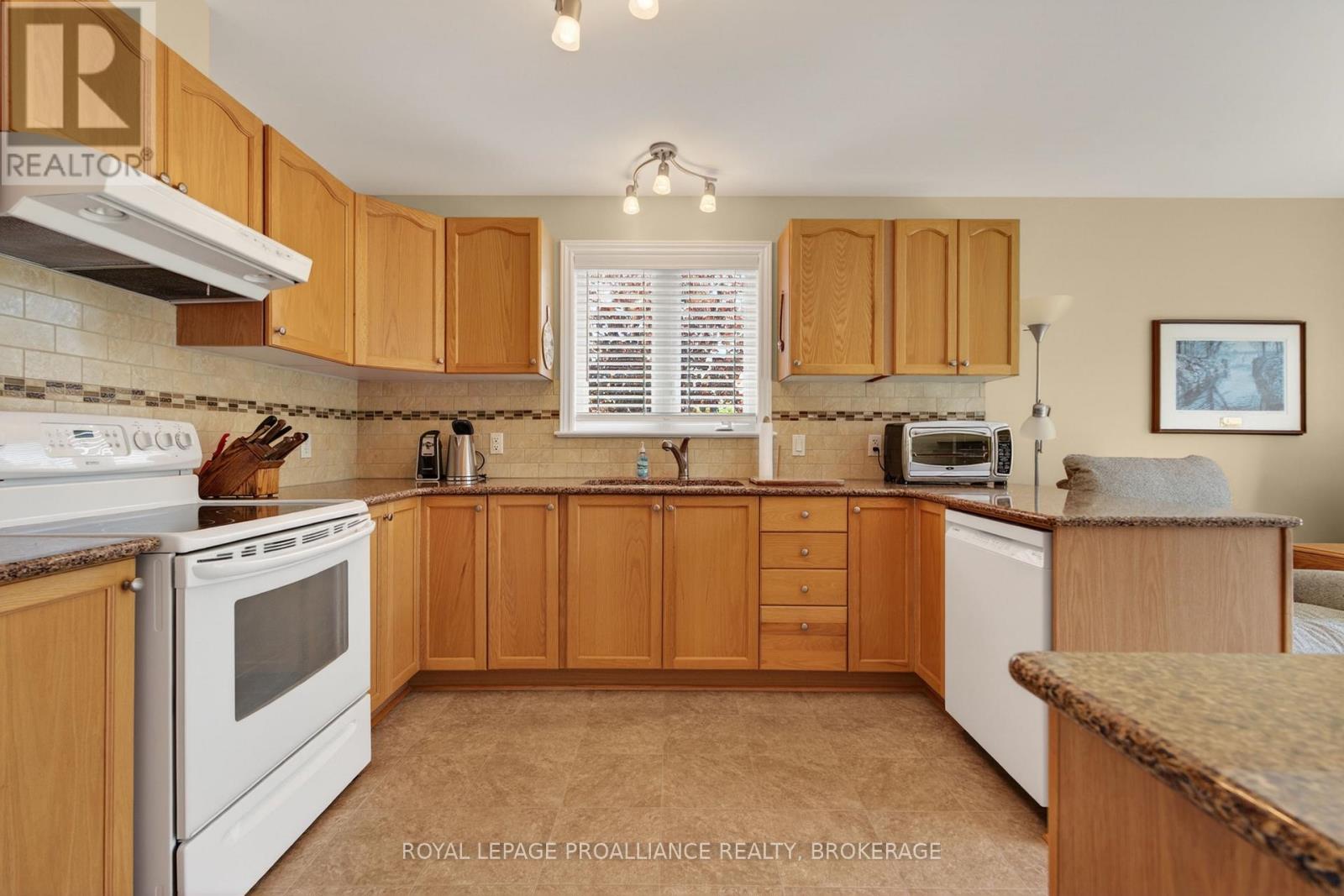 30 ELLESMEER AVENUE - 13