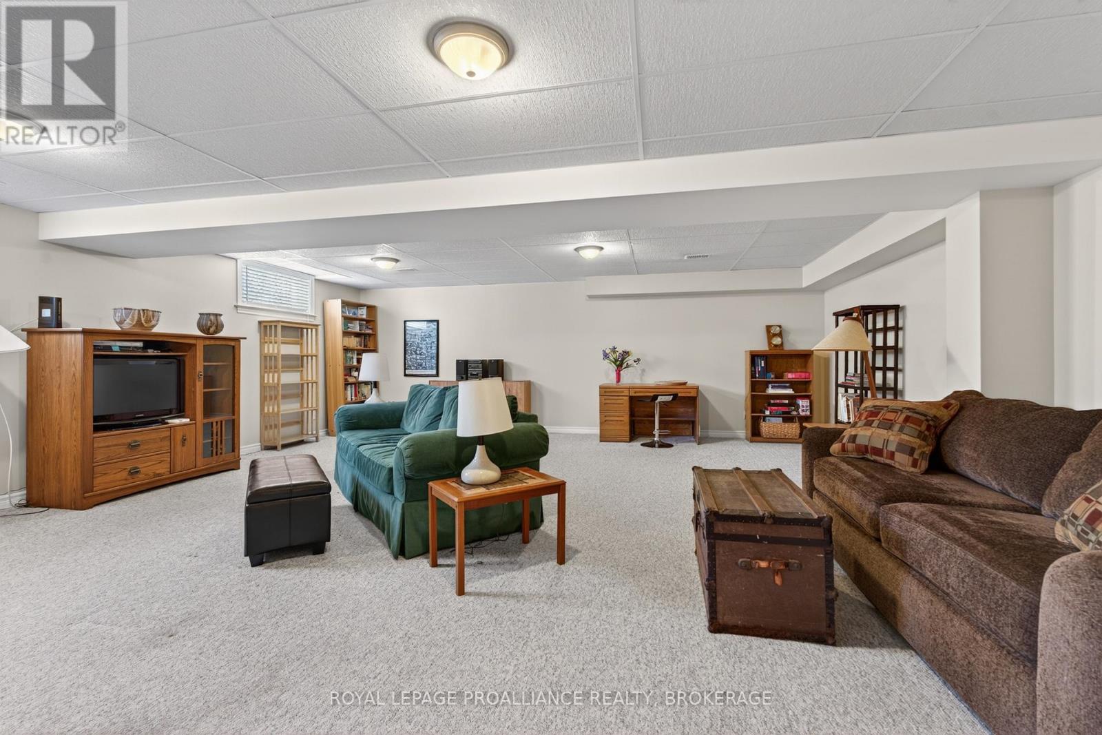 30 ELLESMEER AVENUE - 23
