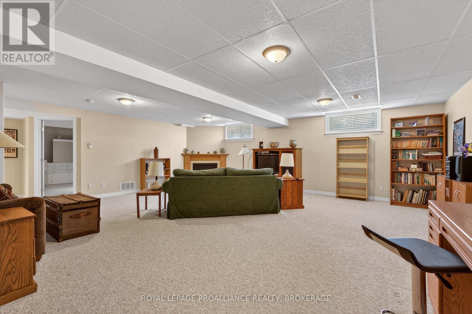 30 ELLESMEER AVENUE - 25