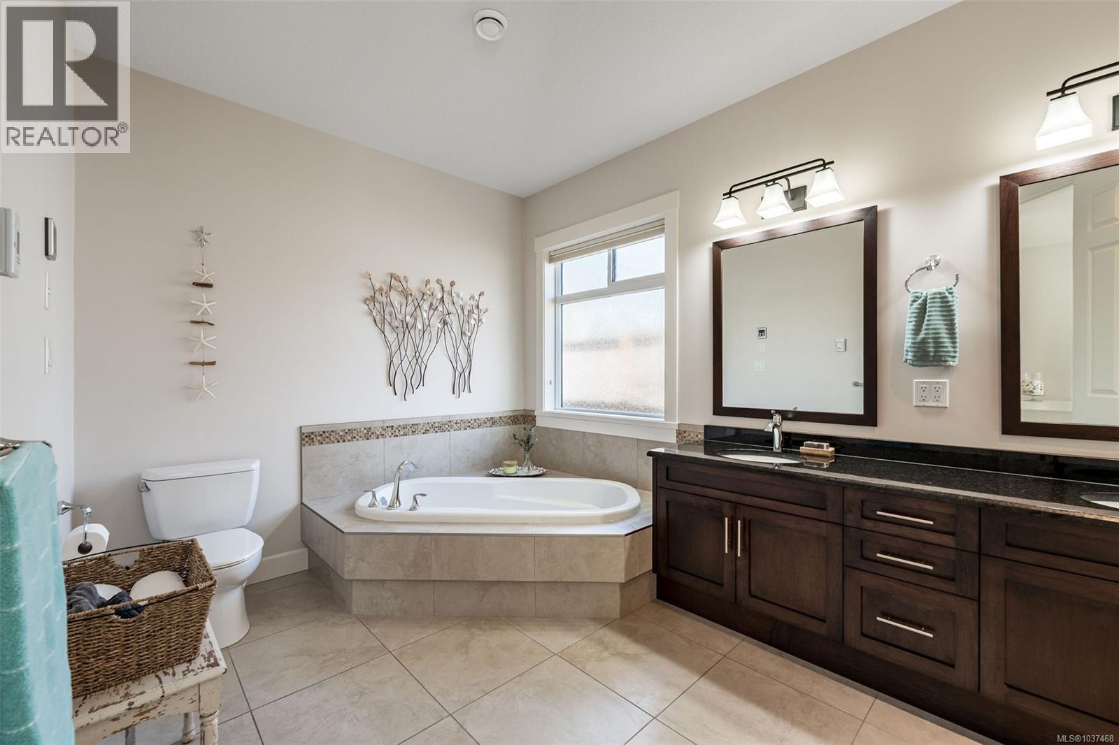 174 Sunningdale Rd E, Qualicum Beach