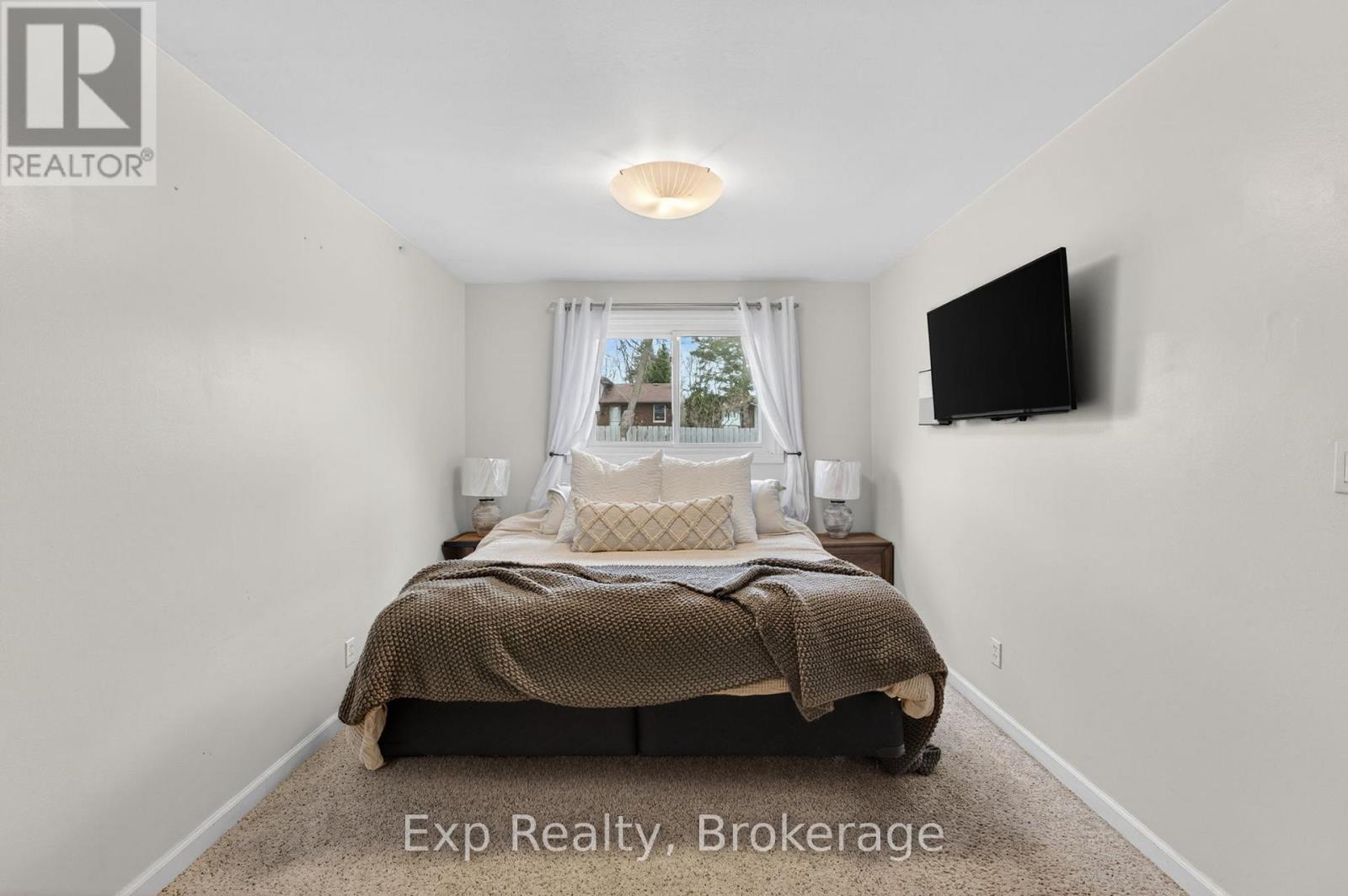 25 MCQUADE DRIVE - 13
