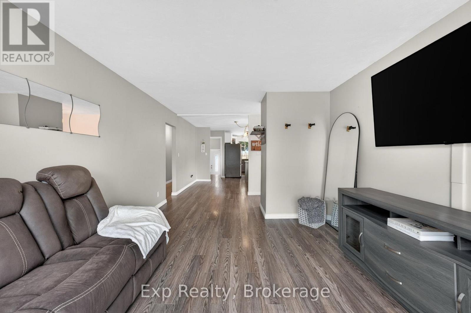 25 MCQUADE DRIVE - 7
