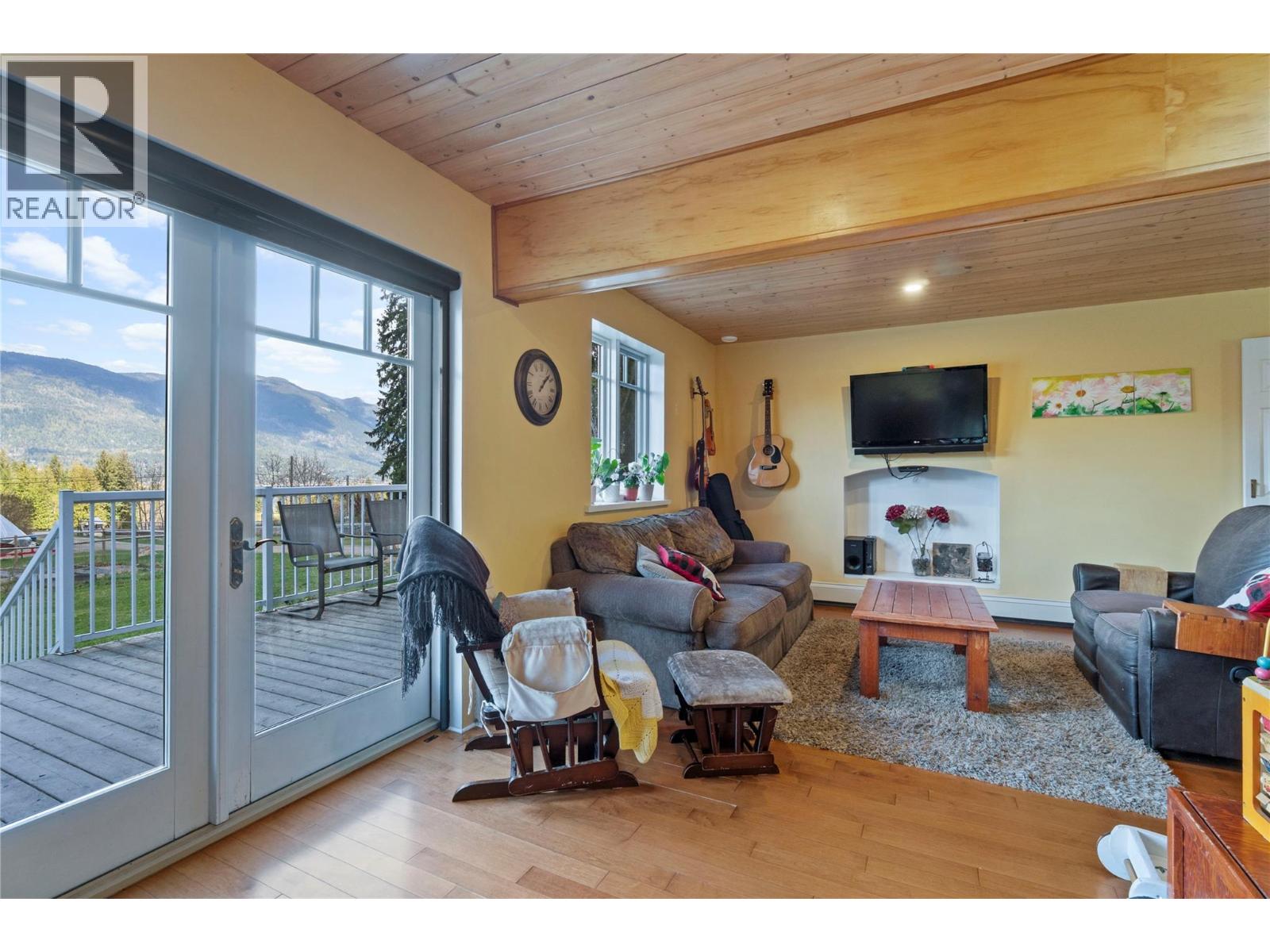 4856 Eagle Bay Road, Eagle Bay