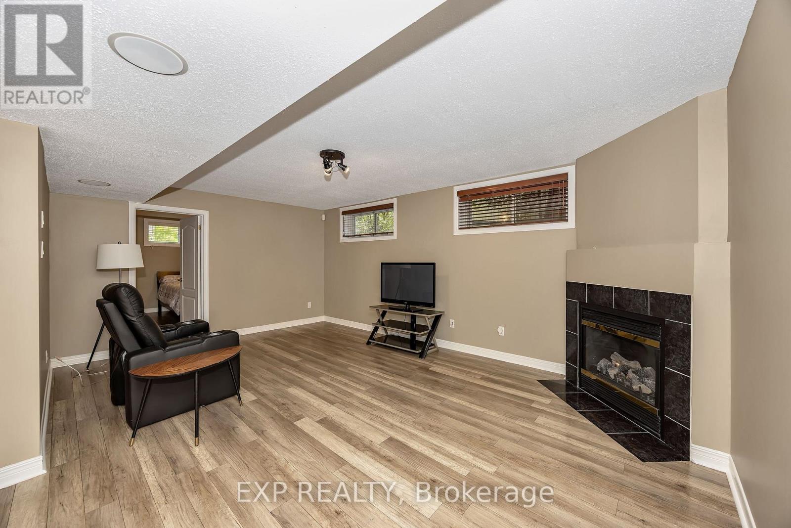 28 SACHS FOREST PLACE - 22