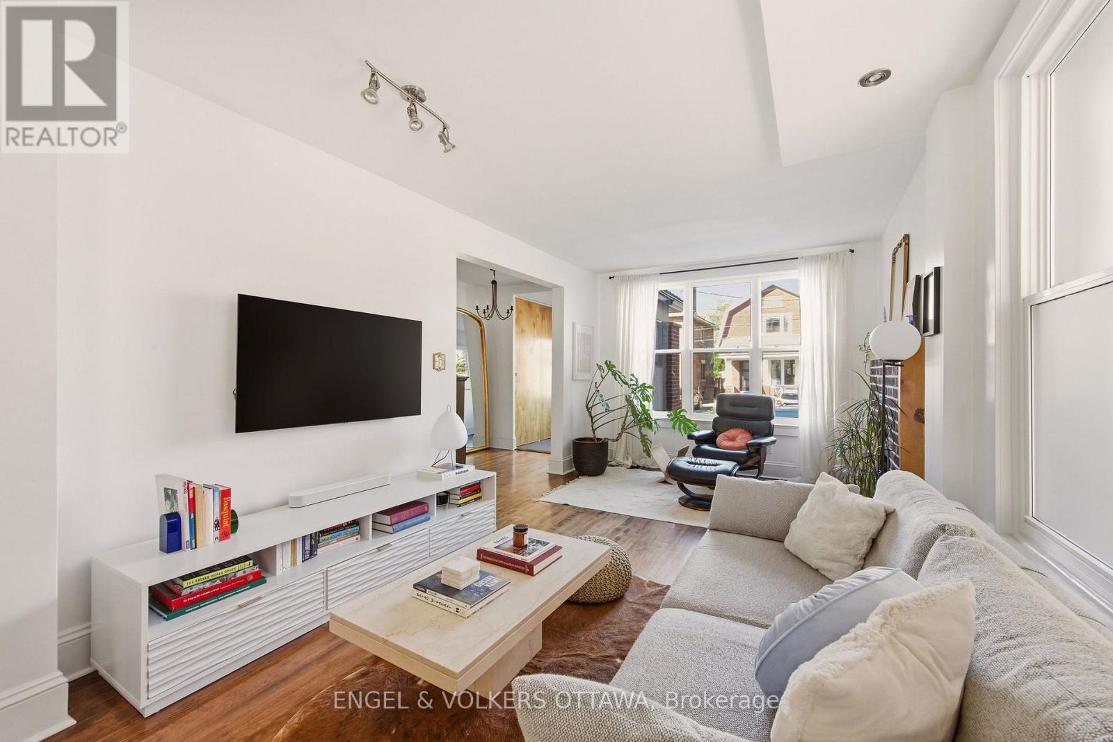 176 HINTON AVENUE N - 10