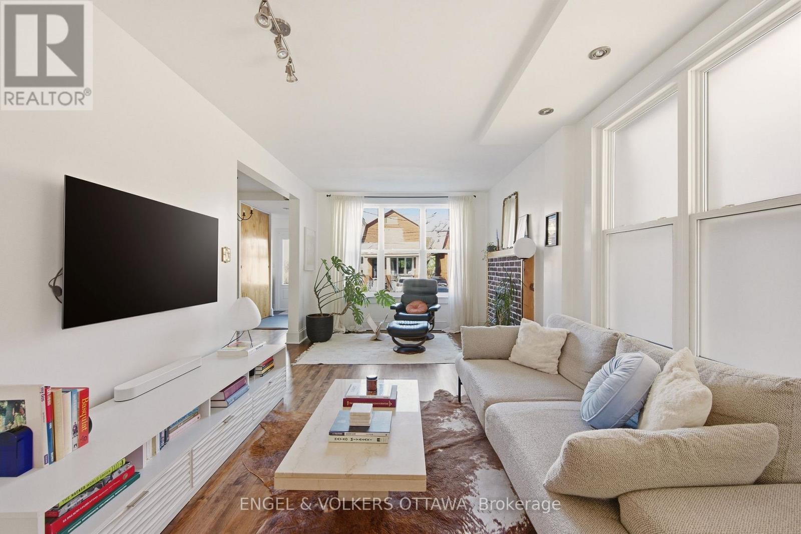 176 HINTON AVENUE N - 11