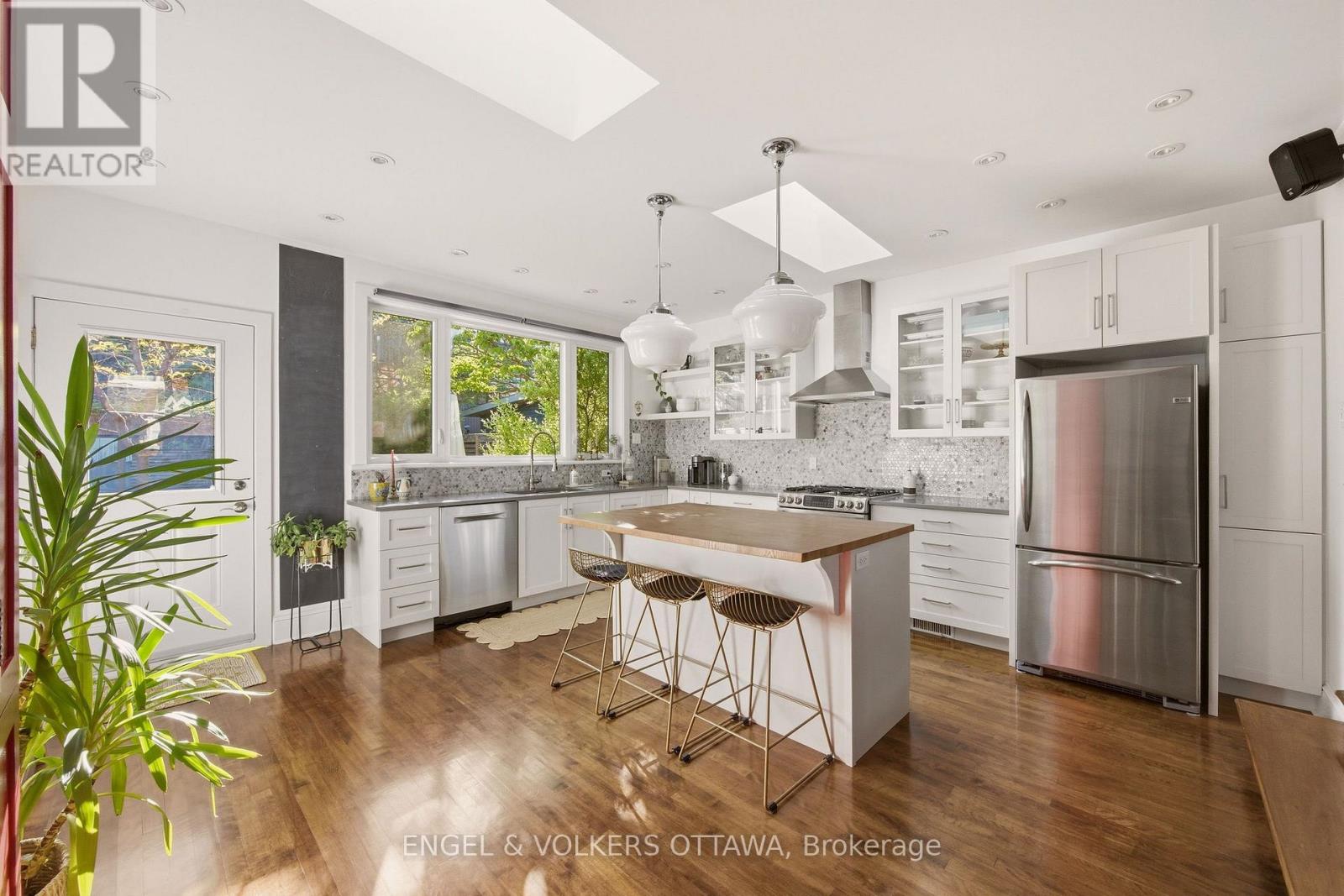 176 HINTON AVENUE N - 16